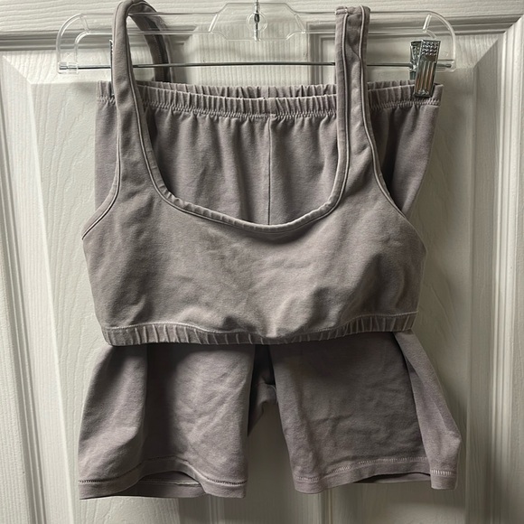 SKIMS OUTDOOR BASICS SET BIKER SHORT AND BRALETTE - Picture 7 of 7